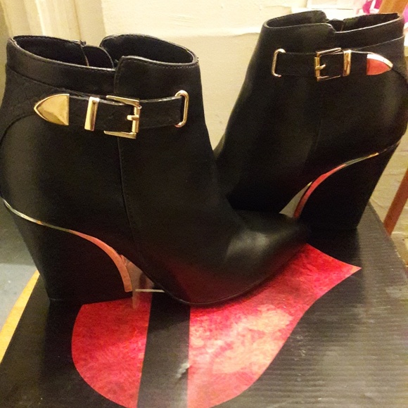 Boots - Picture 2 of 4